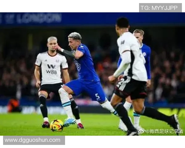 上海足球队边路渗透战术解析与实战应用探讨