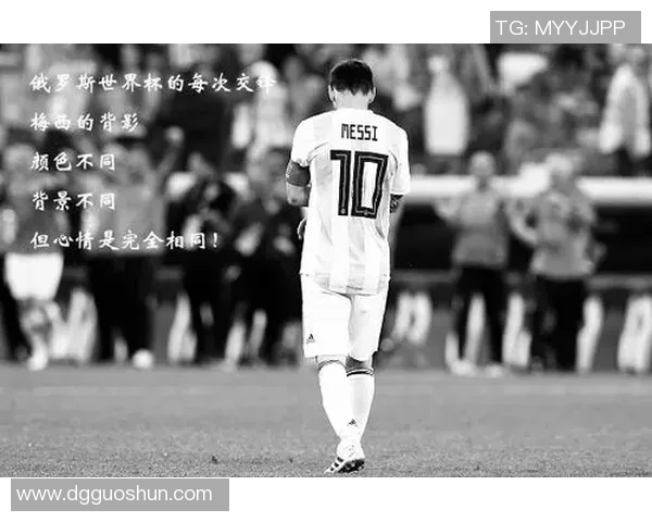 少年失去父亲却在绿茵场上崛起成为足球明星的励志故事