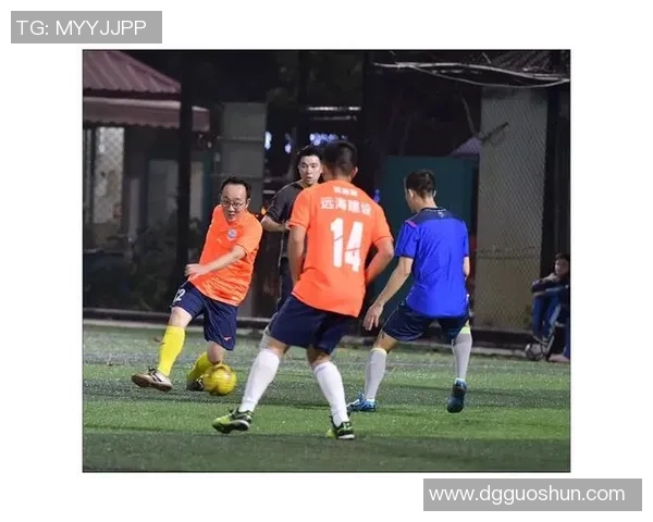 梁雪足球：从校园小将到职业赛场的奋斗与梦想之路